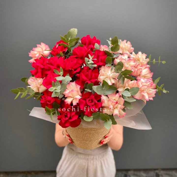 25 Французских роз в джутовом кашпо  в Кирове