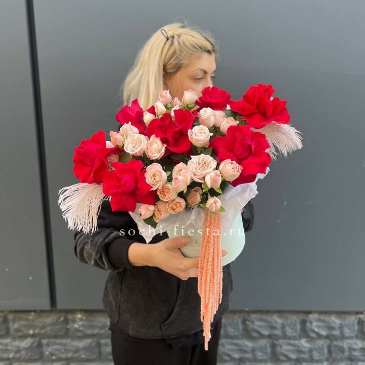 Бокс с нежными розами  в Кирове