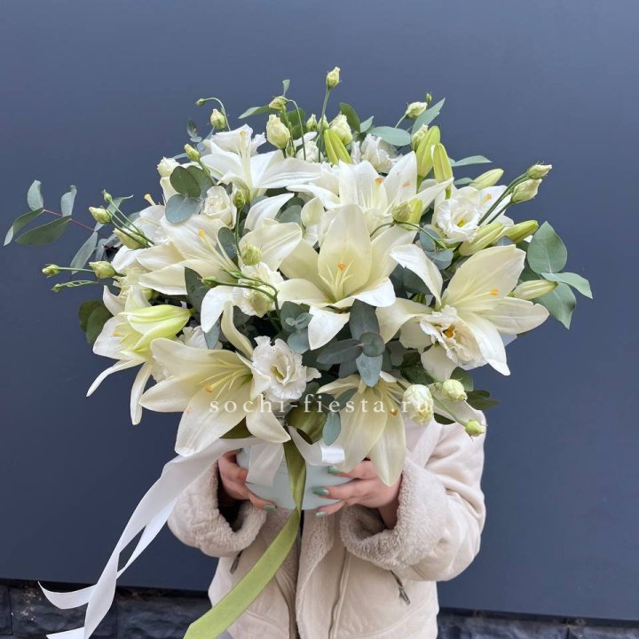 Бокс лилий и эустомы в Кирове