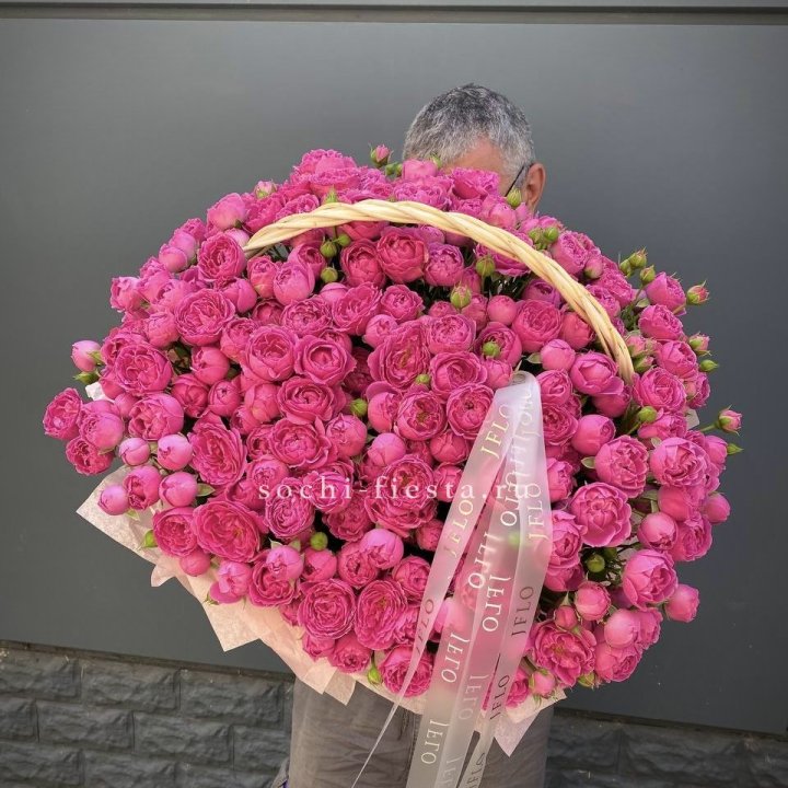 Корзина роз Мисти Баблс 151 в Кирове