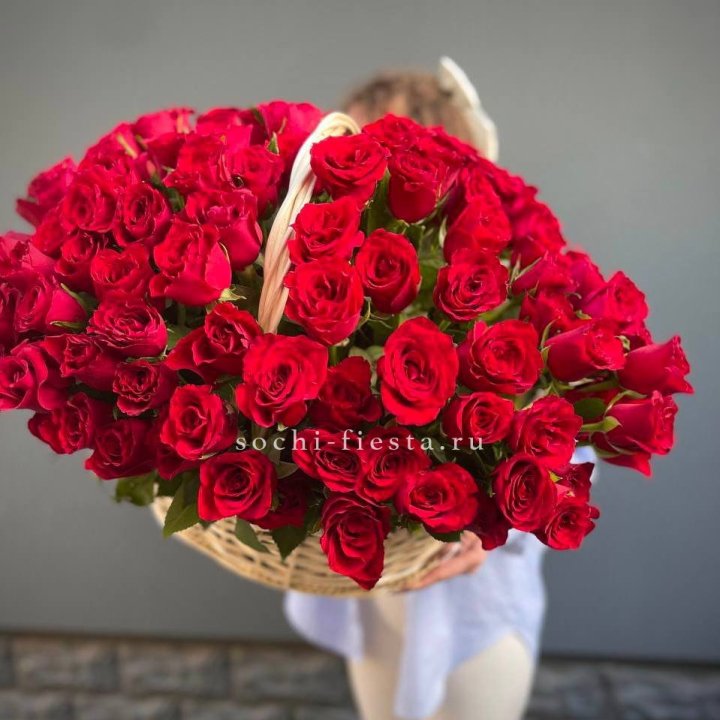 121 красная роза в корзине   в Кирове