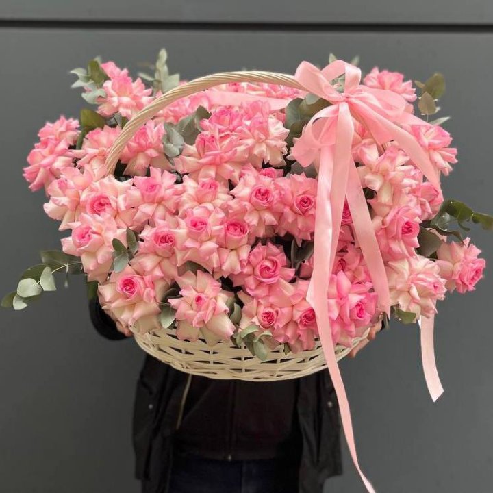 51 розовая роза в корзине в Кирове