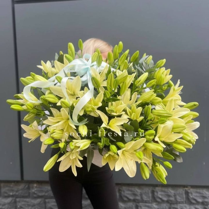 Лилии в корзине в Кирове