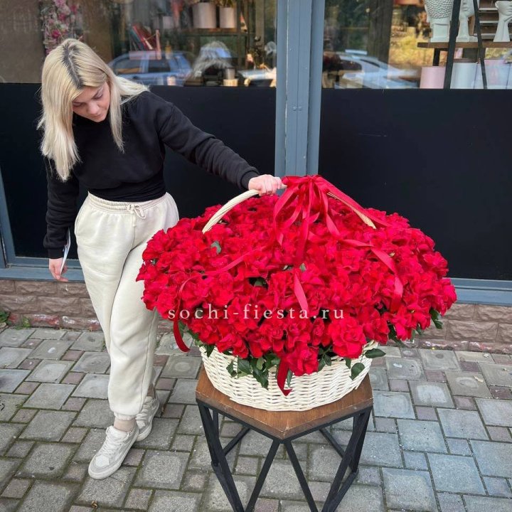 201 французская красная роза в Кирове