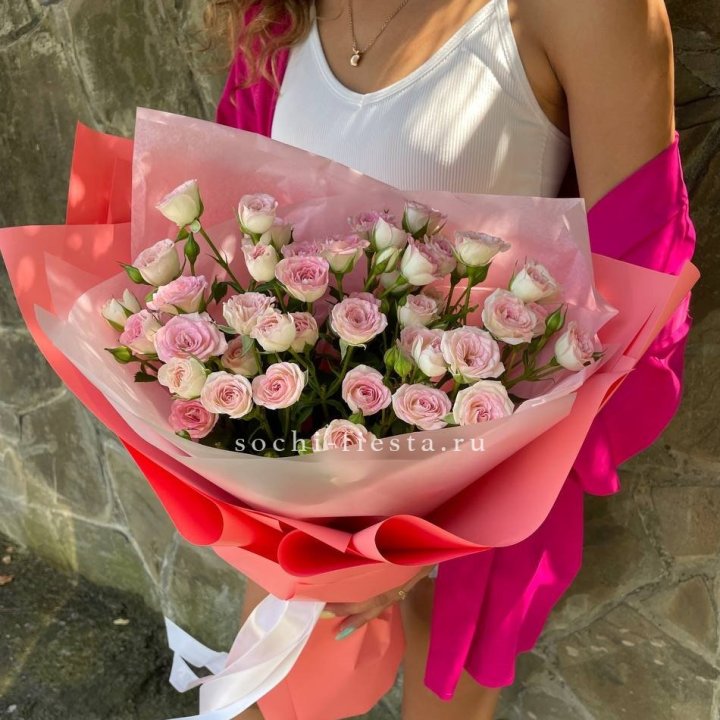 Розовые кустовые розы в Кирове