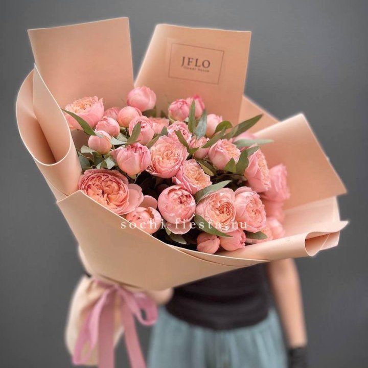 Букет из 9 кустовых роз Джульетта в Кирове