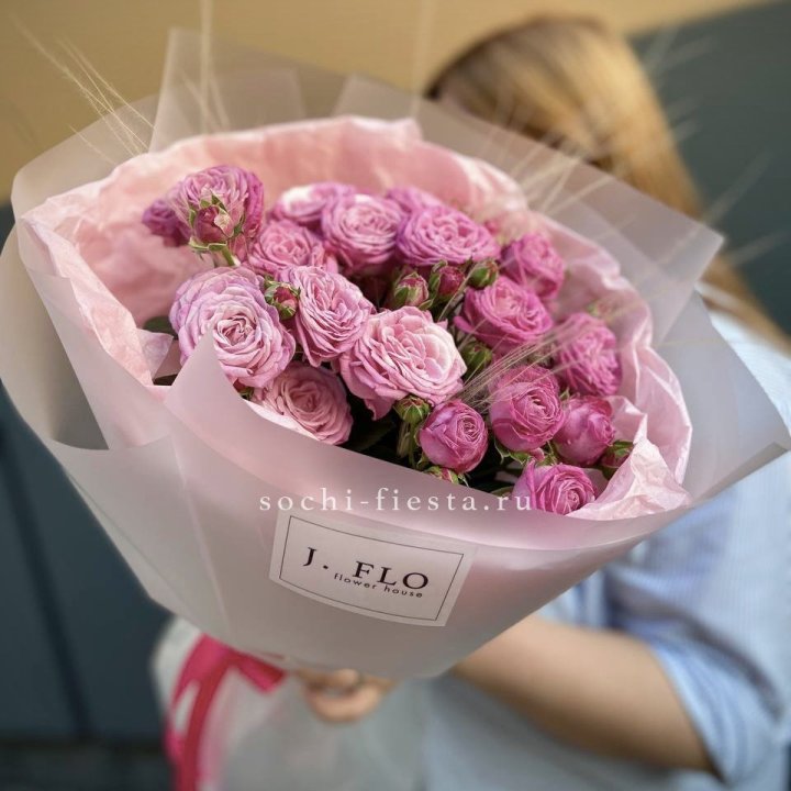 Пионовидные розы Мадам Бомбастик Pink в Кирове