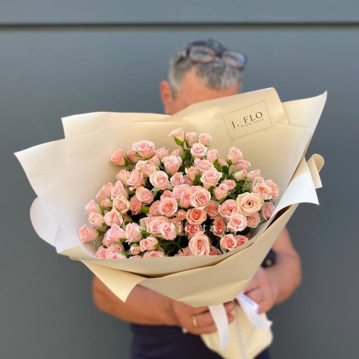 Кустовые розы леди в Кирове