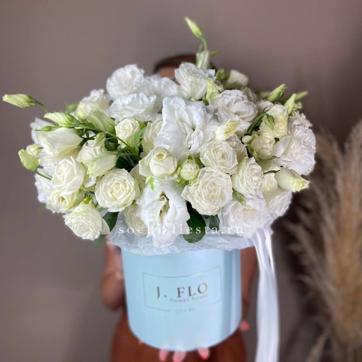 Бокс кустовых роз и эустомы  в Кирове