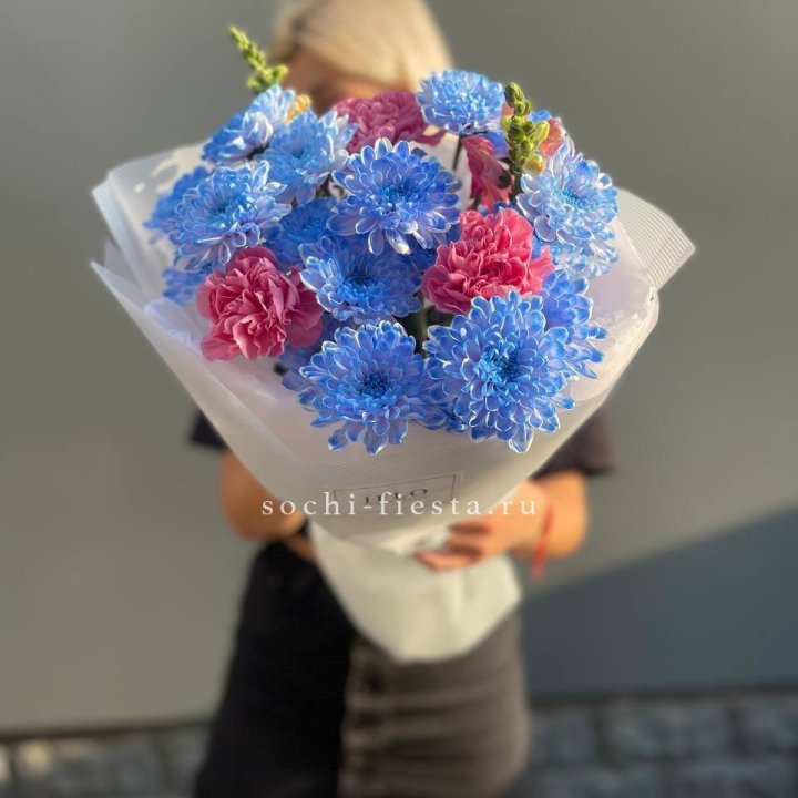 Букет сборный с хризантемой в Кирове