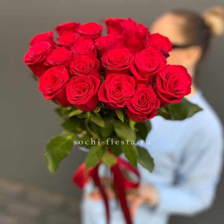 19 красных роз в Кирове