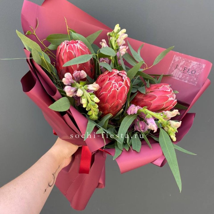 Букет из протеи "Квин" в Кирове