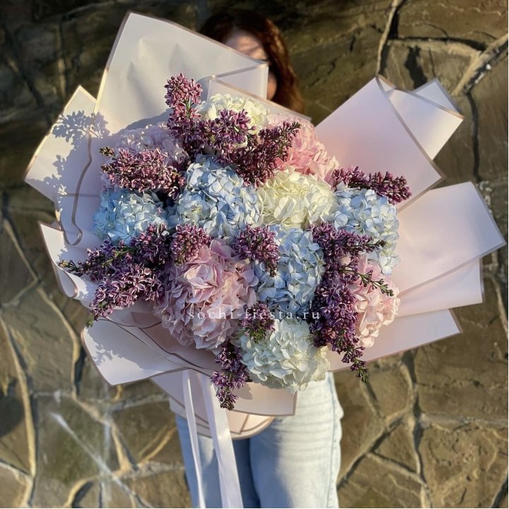 Букет гортензии с сиренью в Кирове