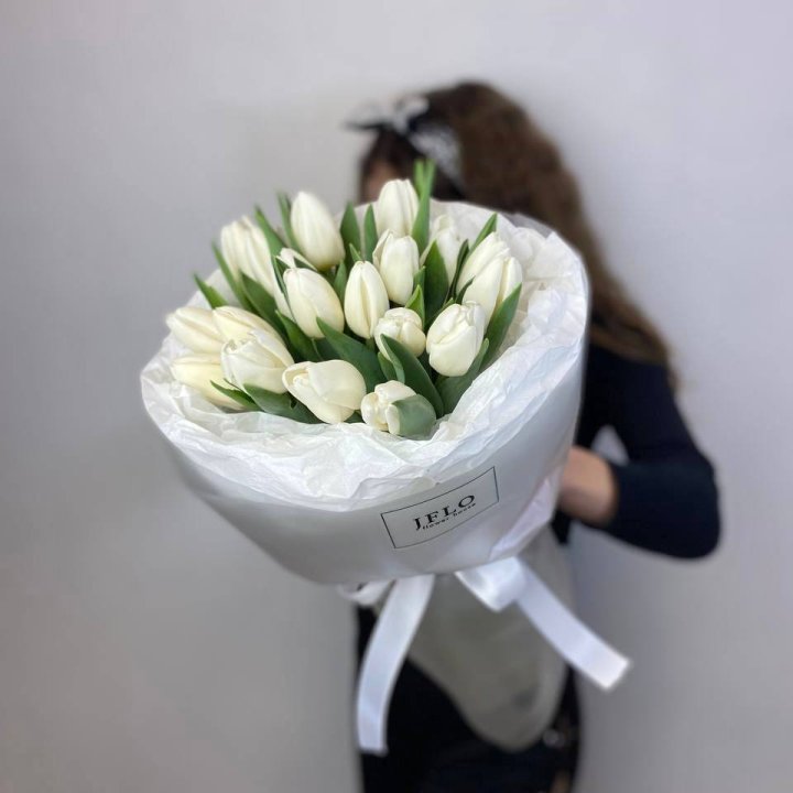  19 белых воздушных тюльпанов в Кирове