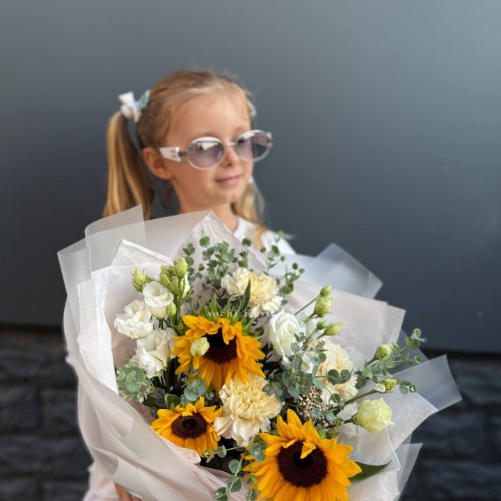  Букет  из стойких цветов с подсолнухами в Кирове