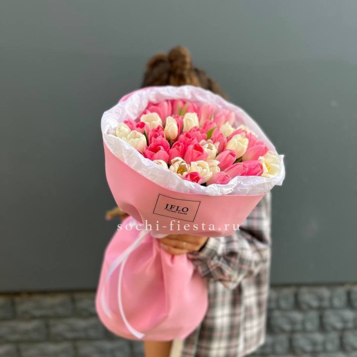 51 бело-розовый тюльпан в Кирове