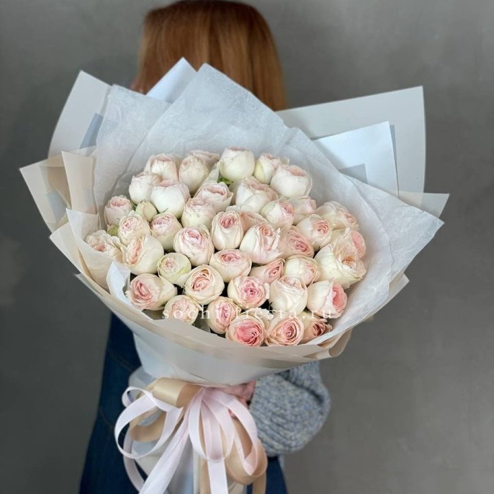 Букет пионовидных роз Пур лав в Кирове