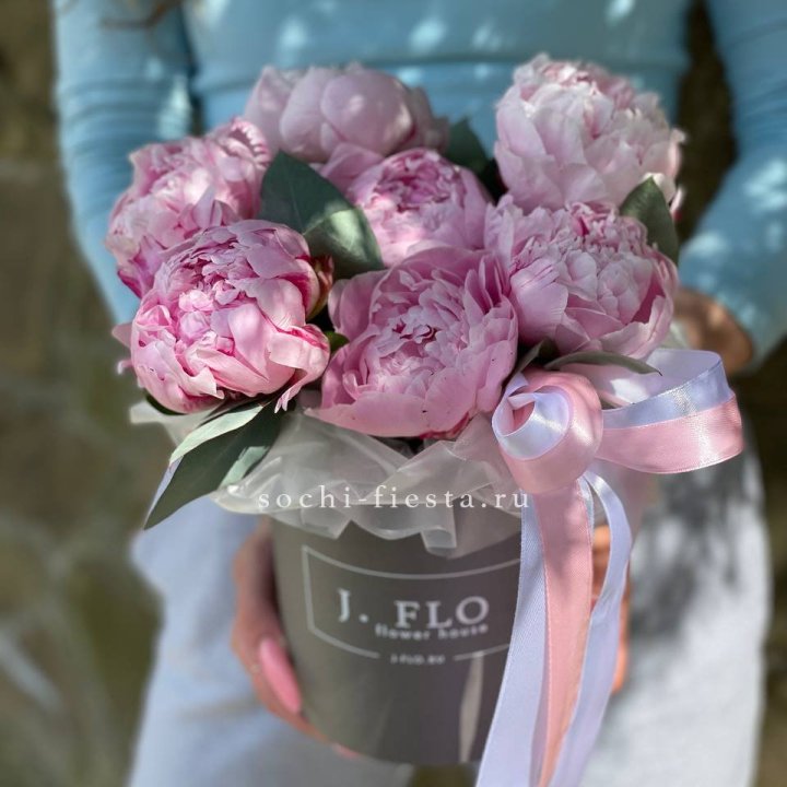 Цилиндр пионов с эвкалиптом в Кирове