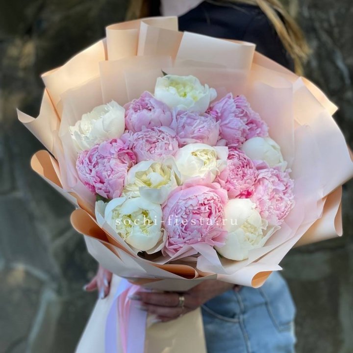 Букет 15 зефирных пионов в Кирове