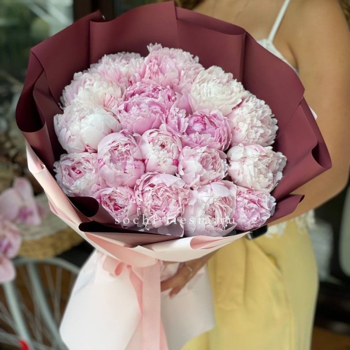Букет 17 зефирных пионов в Кирове