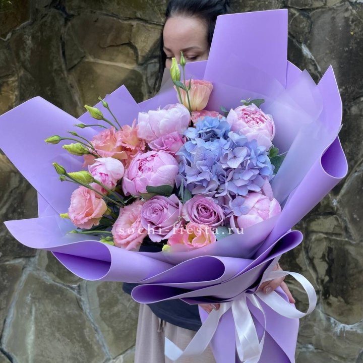 Букет с пионами "Блю логан" в Кирове