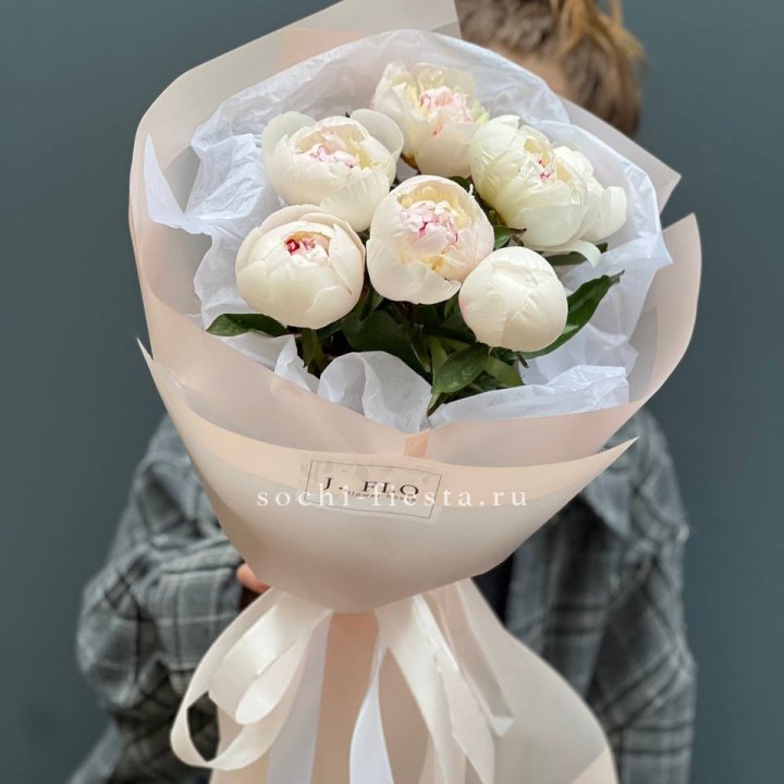 Букет белых пионов в Кирове
