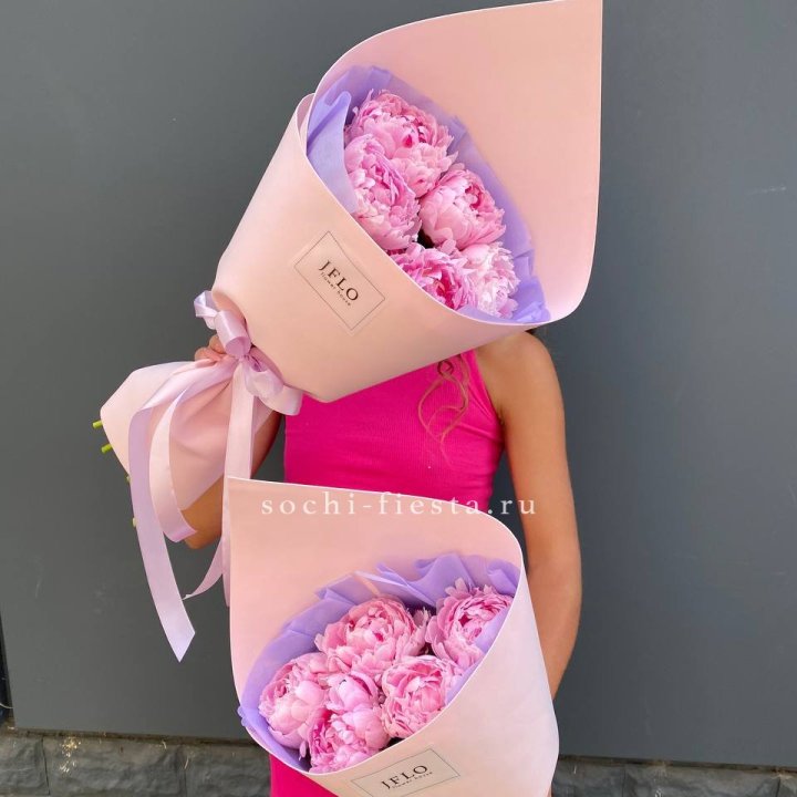 Букет из 5 пионов в Кирове
