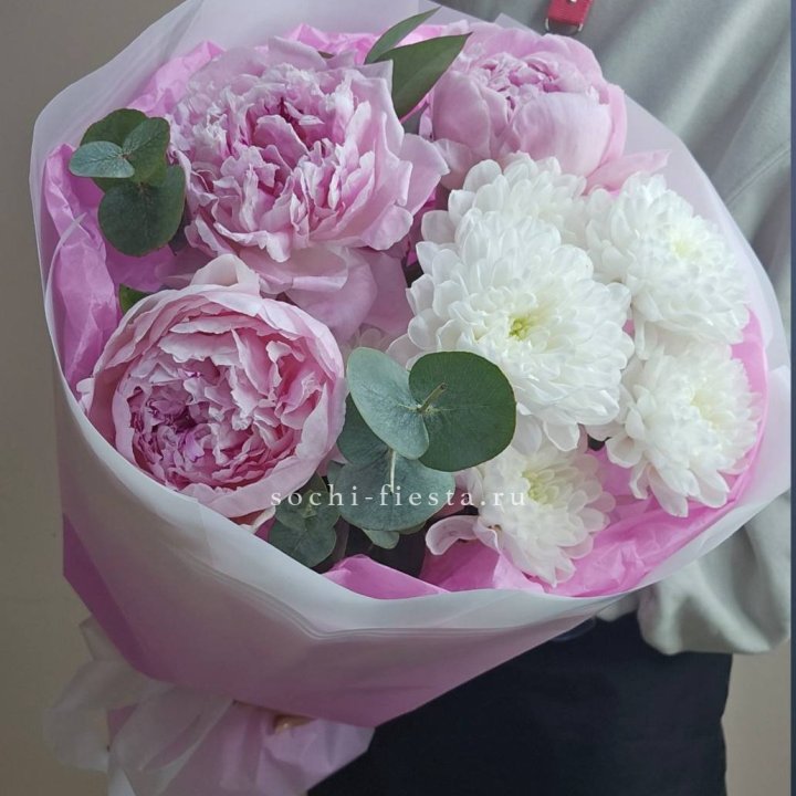  Букет комплимент с пионами в Кирове