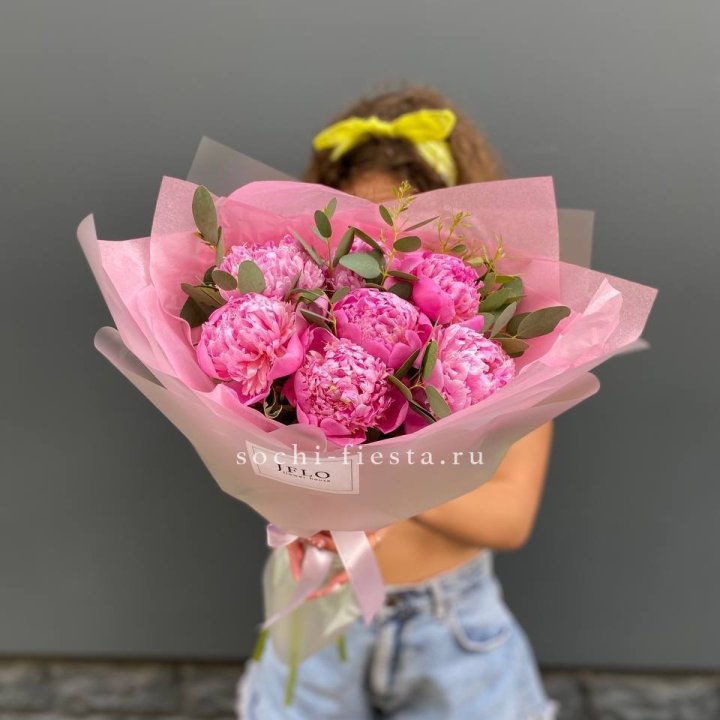 7 ярких пионов в оформлении в Кирове