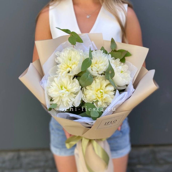  Букет белых пионов в Кирове