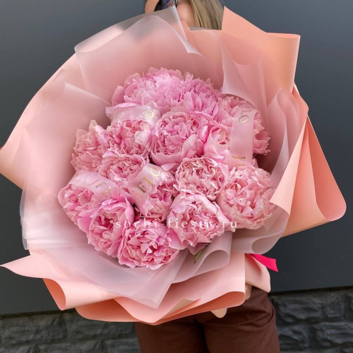 15 пионов "Монинг" в Кирове