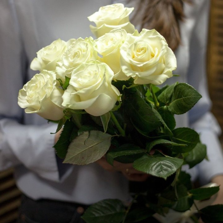 7 белых роз в Кирове