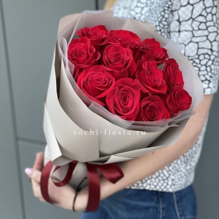 Букет красных роз "Рози" в Кирове