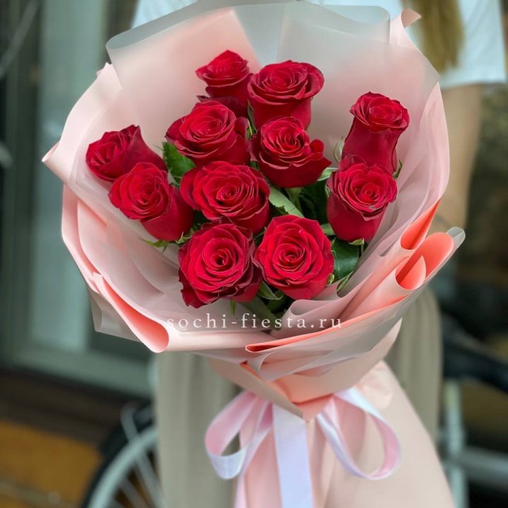 Букет красных роз "Мадам ред" в Кирове