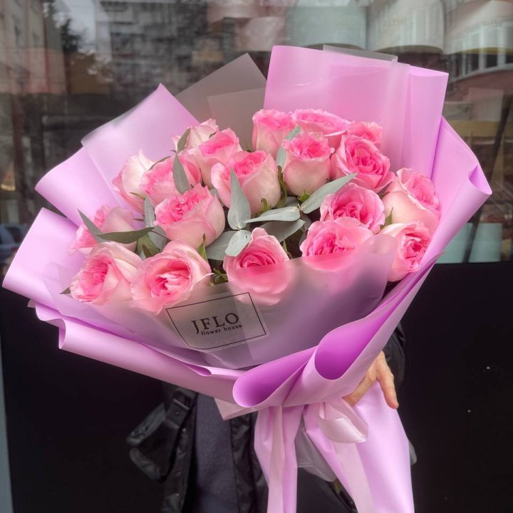  19 розовых роз в Кирове