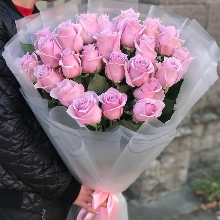 25 высоких розовых роз в Кирове