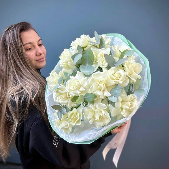 15 Белых французских роз "Ноте бьянка" в Кирове