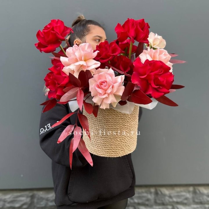 15 Французских роз в джутовом кашпо в Кирове