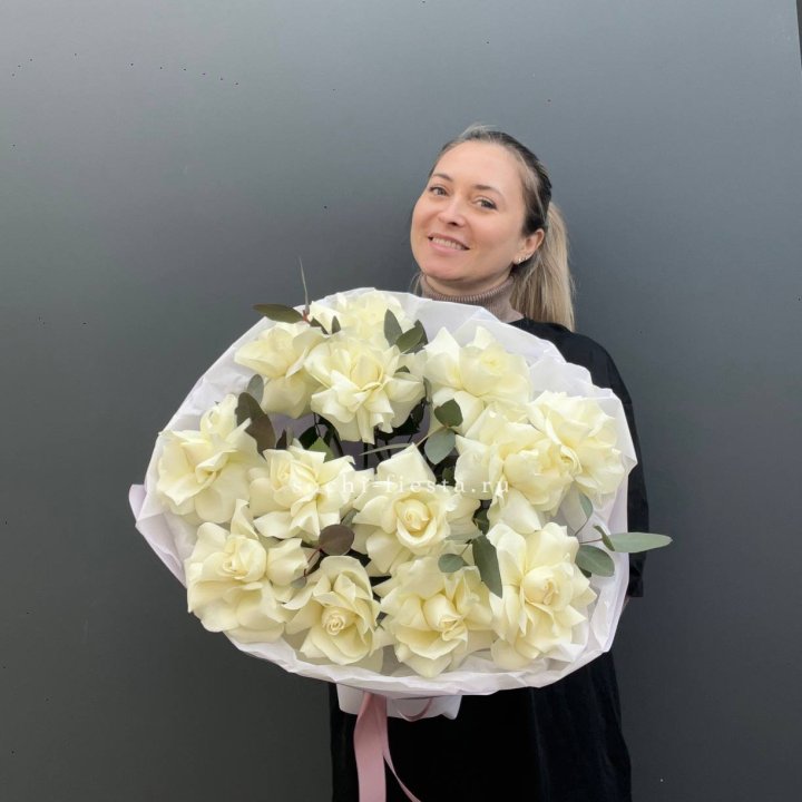 13 Белых французских роз Облако в Кирове