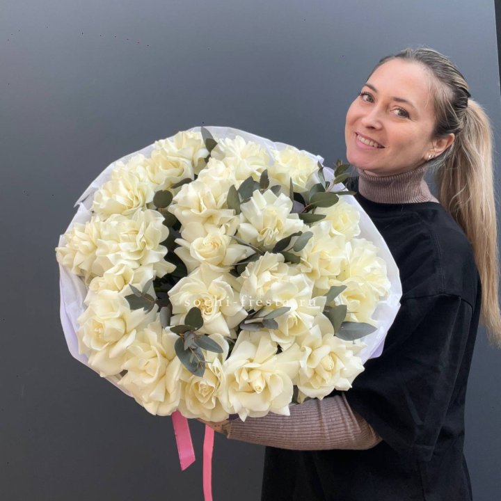 25 Белых французских роз Вайт найс в Кирове