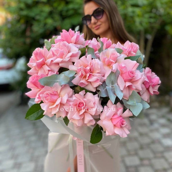 17 Розовых  французских роз в Кирове