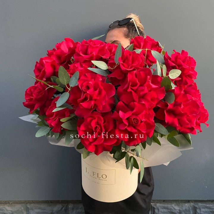 25 Французских красных роз в коробке в Кирове