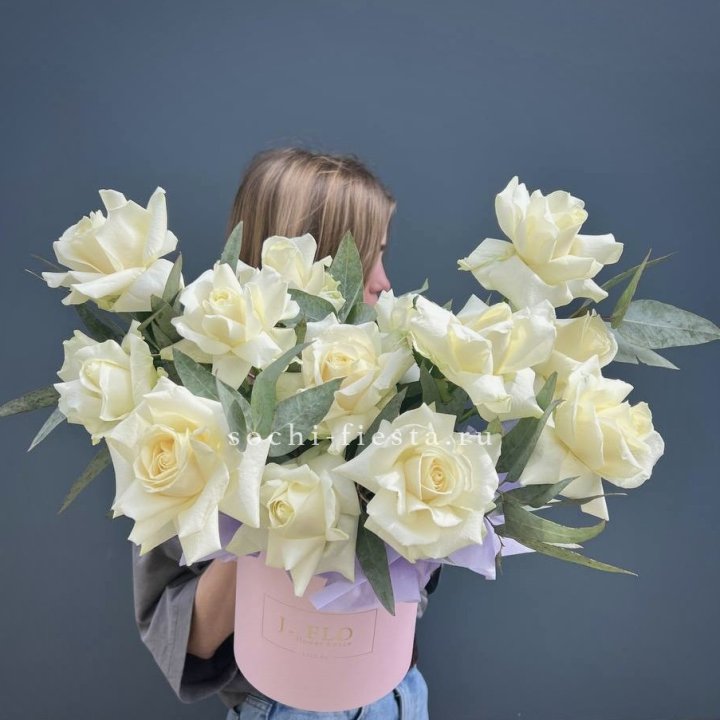 15 Французских роз в боксе в Кирове