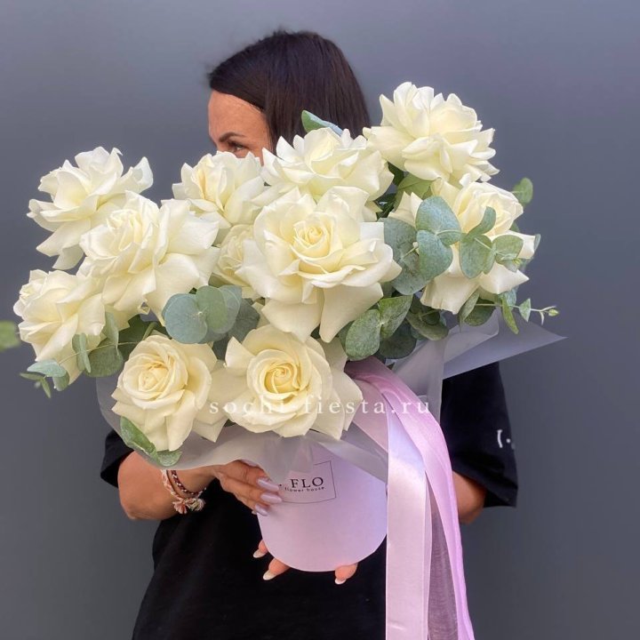 11 Французских белых роз в боксе в Кирове