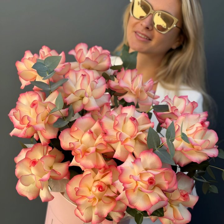 15 французских  роз Джумилия в боксе в Кирове