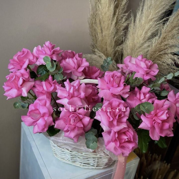 25 роз в цветочной корзине Пинк в Кирове