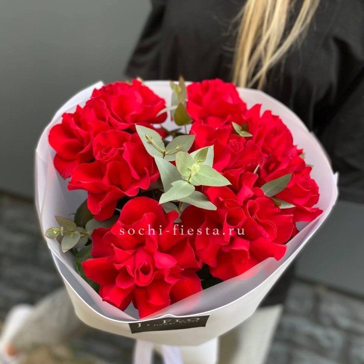 9 Красных французских роз в Кирове