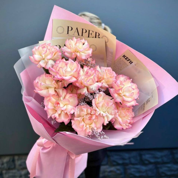 15 французских роз "Джумилия" в Кирове