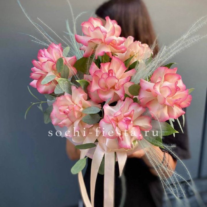 9 Французских роз Джумилия в боксе в Кирове