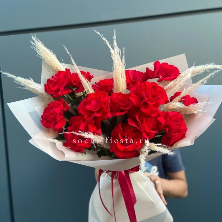 15 Красных французских розы в Кирове